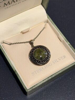 NWT Solvar Connemara Marble Round Celtic Pendant